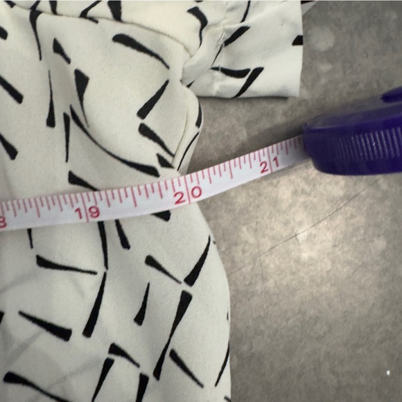 Banana Republic Women's Top - Picture 7 of 7